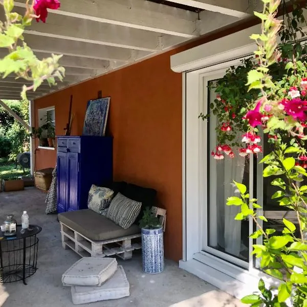 Studio calme avec terrasse proche de Lyon，位于圣福瓦莱里昂的酒店