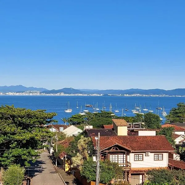 Casa 4 quartos com piscina, até 9 pessoas, em Santo Antônio de Lisboa - Floripa，位于弗洛里亚诺波利斯的酒店