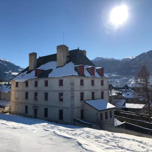 Le Pavillon des Officiers，位于蒙多凡的酒店