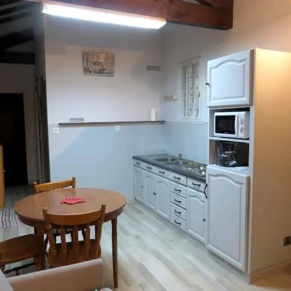 Appartement 4 personnes en propriété privée，位于Sillans的酒店