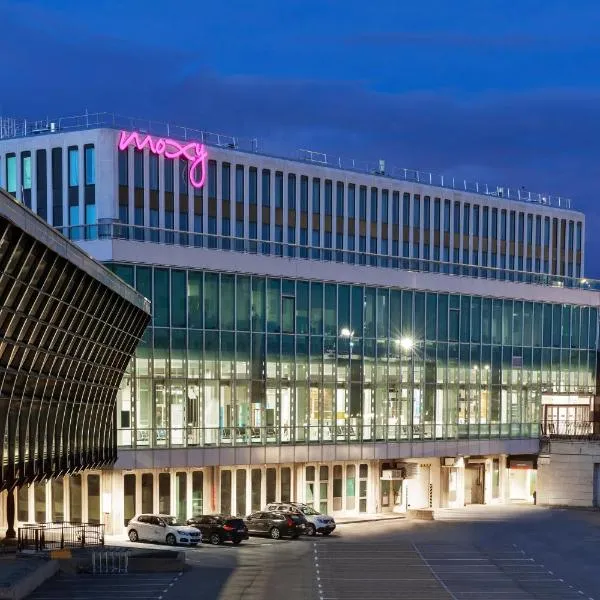 Moxy Lyon Airport，位于圣艾修伯里的酒店