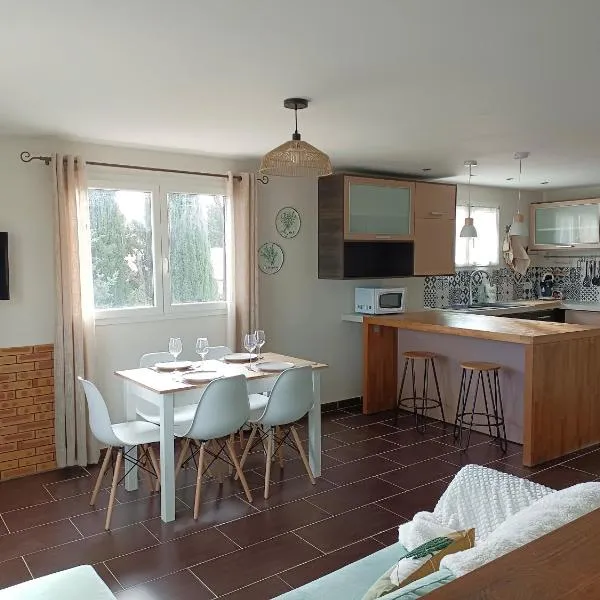 Gîte à la ferme，位于Sénas的酒店