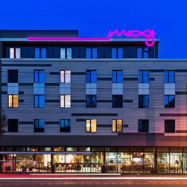 Moxy Duesseldorf South，位于杜塞尔多夫的酒店