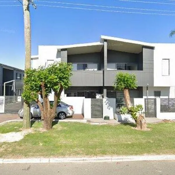 Nice 2 bedroom apartment，位于Kelmscott的酒店
