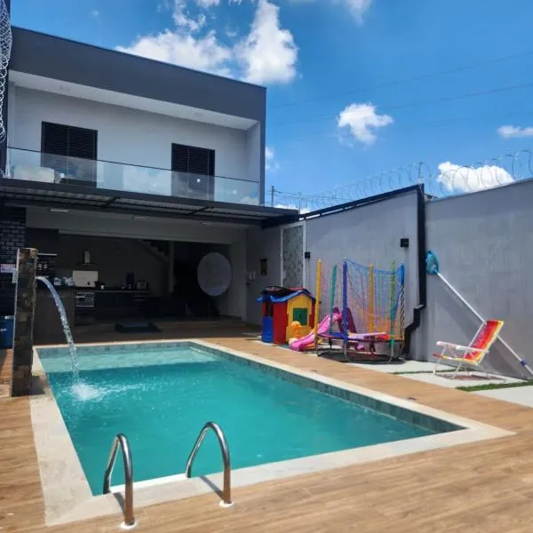 Sobrado novo e lindo com piscina，位于圣若泽杜斯坎普斯的酒店