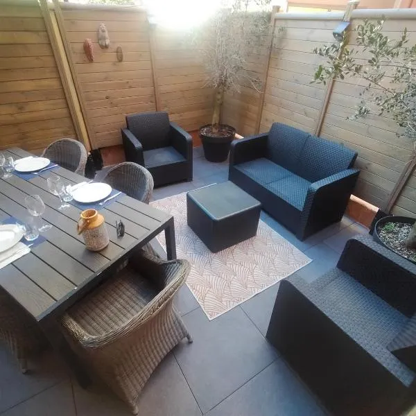 Super appartement 2 à 6 pers garage privé, centreville, plage 150m, 2 terrasses，位于圣马克西姆的酒店