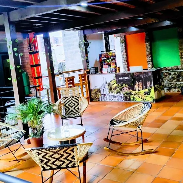 Parceros Med Hostel，位于麦德林的酒店