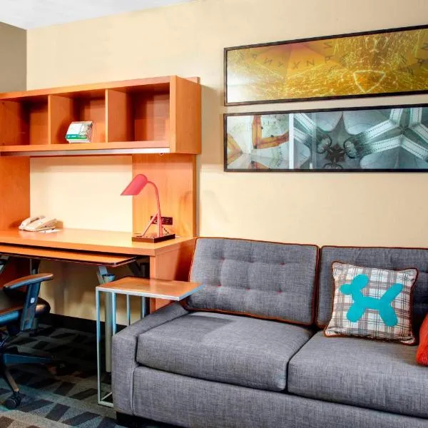 弗雷斯诺万豪广场套房酒店，位于弗雷斯诺的酒店