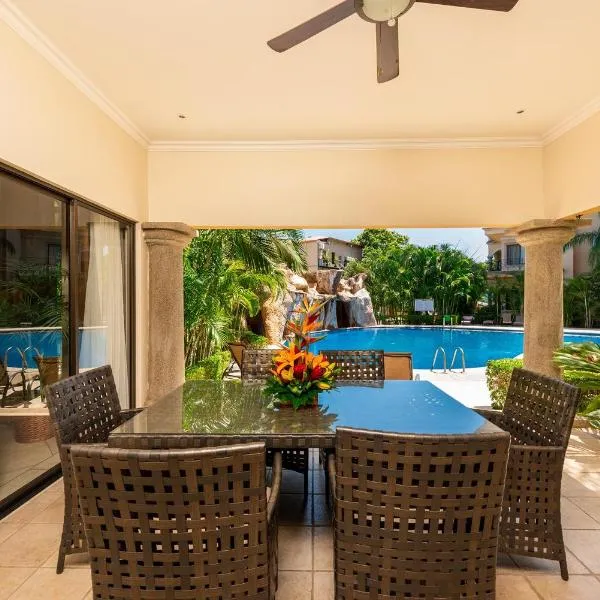 Sunrise 1- 3 Bedroom Poolside Condo，位于塔马林多的酒店