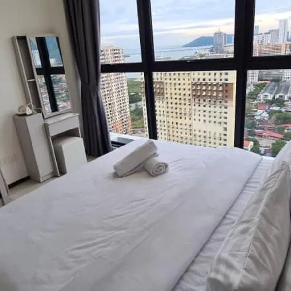 Urban Suites George town - Affordable & Cozy Luxury Stay - High-Floor with Spectacular Sea and Penang Bridge View，位于日落洞的酒店