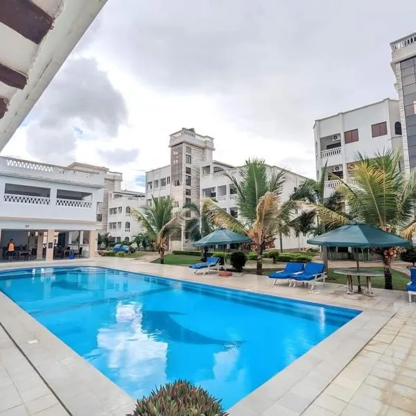 Becky Homes Diani Beach - 2BR with AC & Pool，位于迪亚尼海滩的酒店