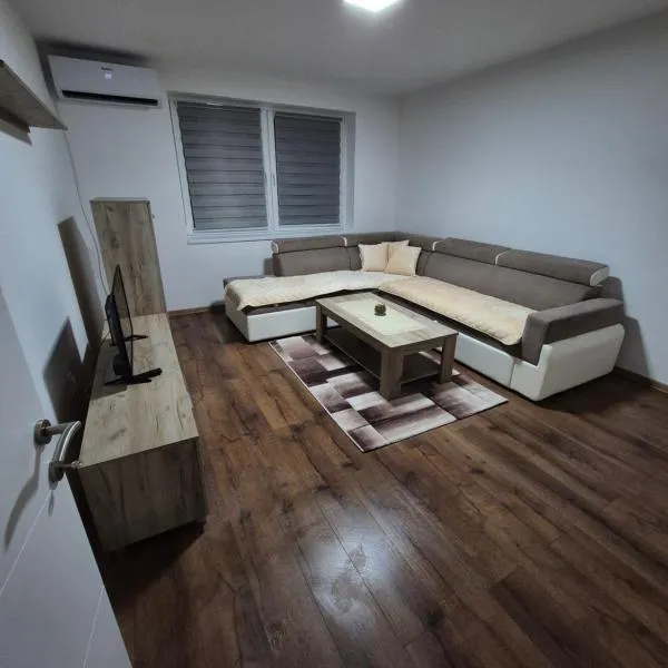 Zevs Apartman，位于普里耶多尔的酒店