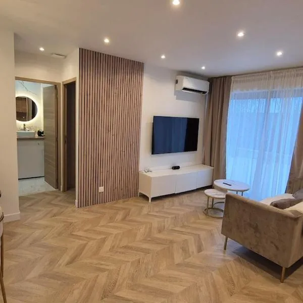 L 'Écrin Cosy with Private Terrace，位于奥尔日河畔布雷蒂尼的酒店