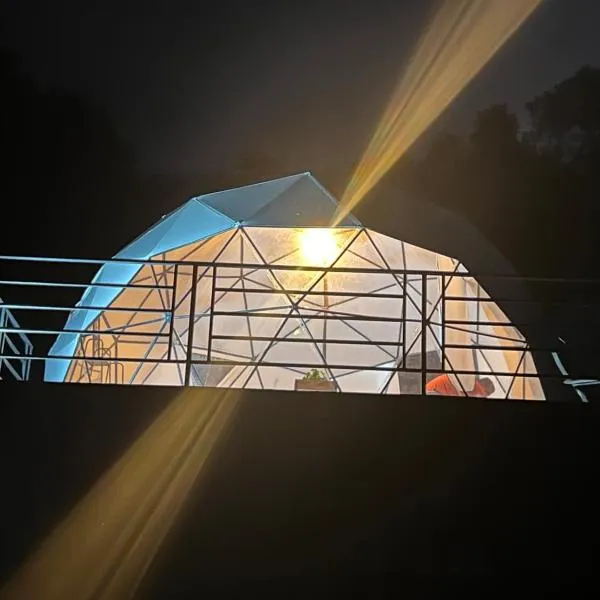 The Wolf Glamping，位于Tenza的酒店