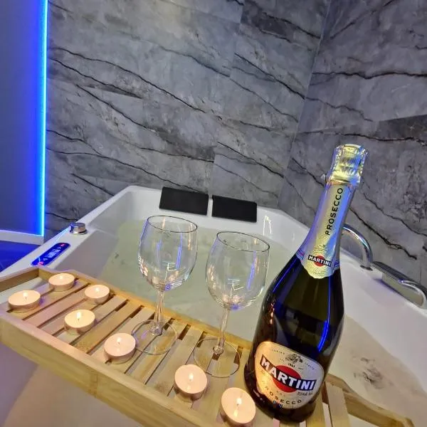 Centrum Jacuzzi prywatny parking klimatyzacja 5，位于拉多姆的酒店