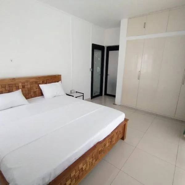 Island Horizon Apartment 1，位于格兰贝伊的酒店