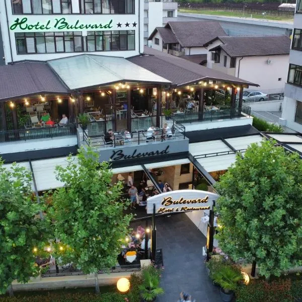 Hotel Bulevard，位于拉姆尼库沃尔恰的酒店