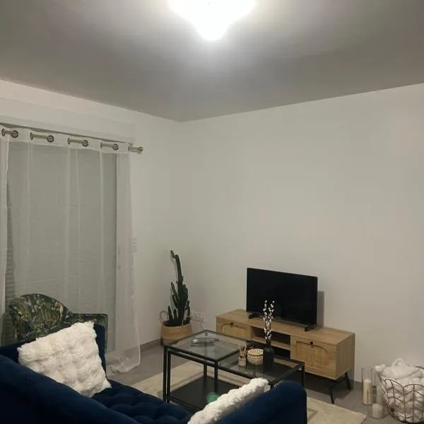 Appartement moderne et spacieux avec terrasse privée 2，位于卡尔邦布朗的酒店
