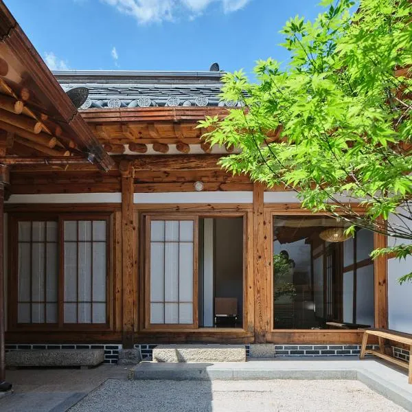 StayMoire Entire Hanok - Central of Seoul，位于首尔的酒店