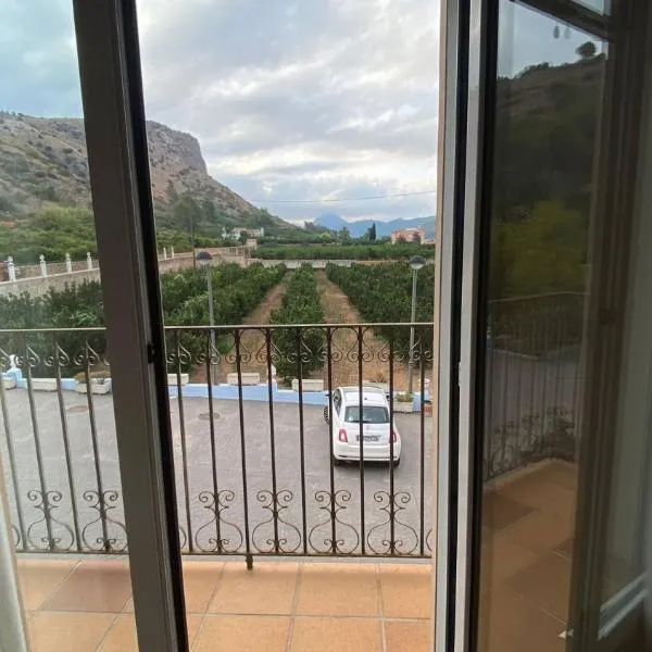 Mandarina Room with incredible view，位于阿尔齐拉的酒店