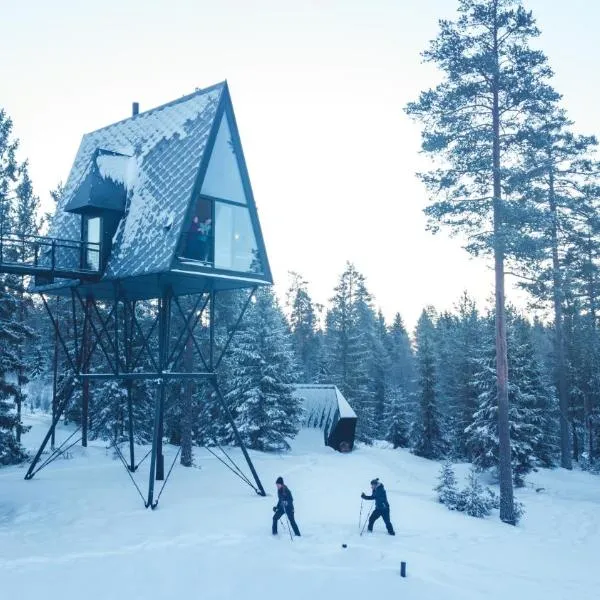 PAN Treetop Cabins，位于Åsnes的酒店