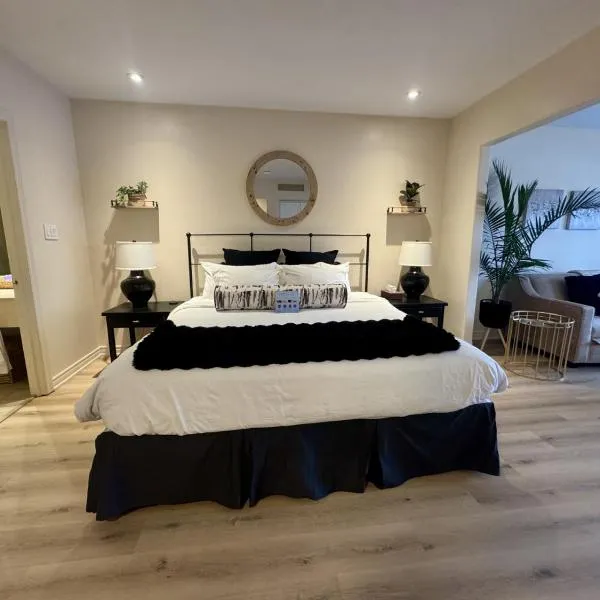 Newly Renovated Ski-In Ski-Out 1-Bedroom Condo with Pool, Gym, Sauna by Horseshoe Valley，位于Edgar的酒店