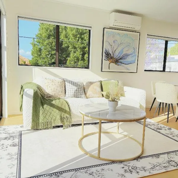 The Luxe Hidden Gem Villa in Auckland Heart - 3 Bedrooms near Newmarket WestfieldMall，位于奥克兰的酒店