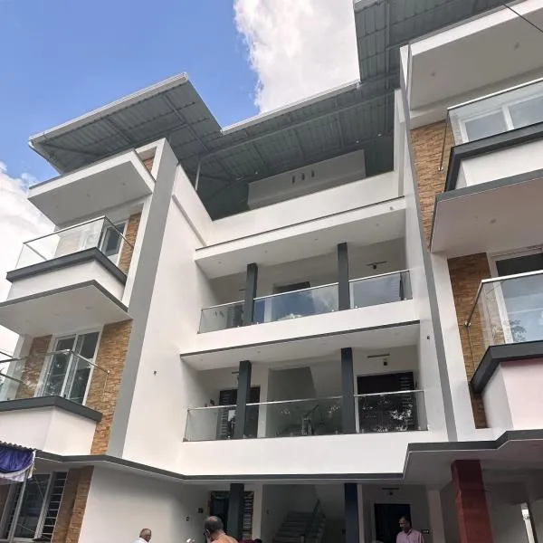G3 Gayathri Enclave Fully furnished 2BHK Apartment，位于特里凡得琅的酒店