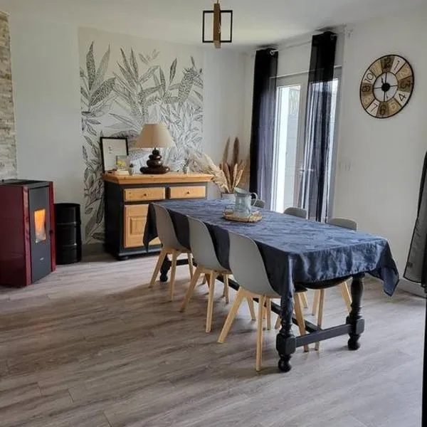 Le gite d 'Amélie maison rénovée 6 couchages 2 salles de bains，位于Célon的酒店