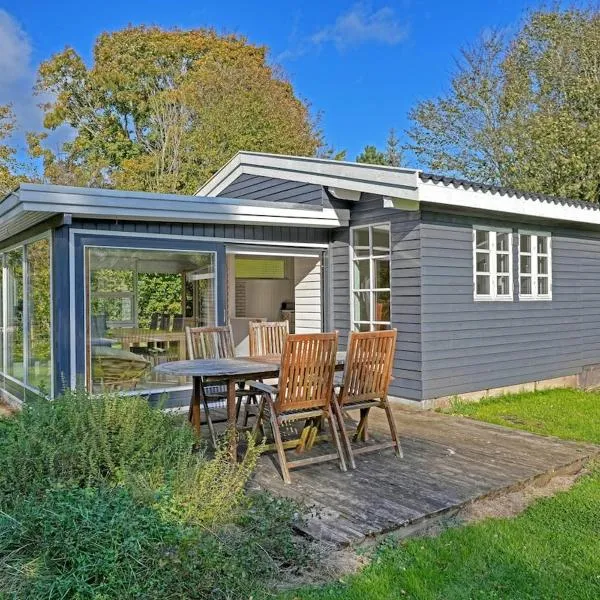 Sommerhus i nærheden af strand og skov，位于霍伊比的酒店