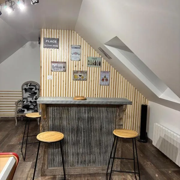 Les Rolliannes Maison au village，位于Surques的酒店