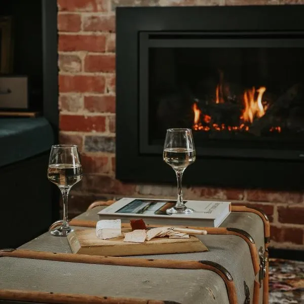 Braithwaite Hobart - Chic Retreat with Outdoor Bath，位于霍巴特的酒店