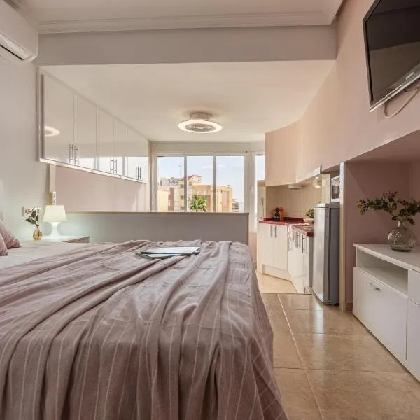 Estudio delante del mar la pineda，位于拉皮内达的酒店