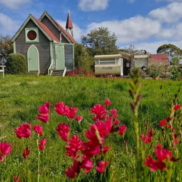 Romantic Stay by Historic Church on Wine Route，位于Bangor的酒店
