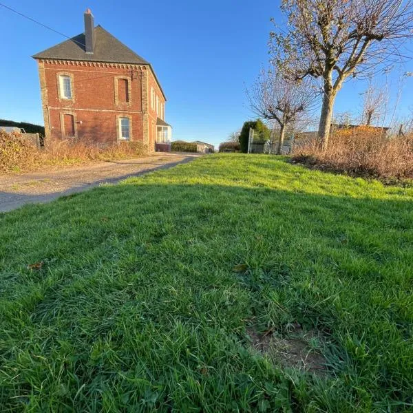 Gîte familial à la ferme des Hellandes，位于Angerville-lʼOrcher的酒店
