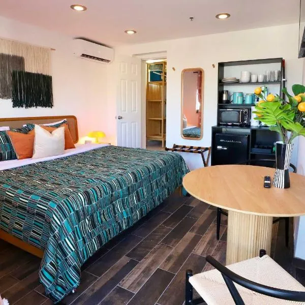 Ocean Drive Rooftop Suite with Ocean Views & Terrace，位于迈阿密海滩的酒店