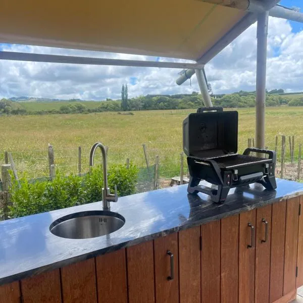 Hidden Valley Glamping，位于Buckland的酒店