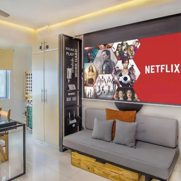 Relaxing Apt Bgc Business Ready with 84inch Cinema，位于马尼拉的酒店