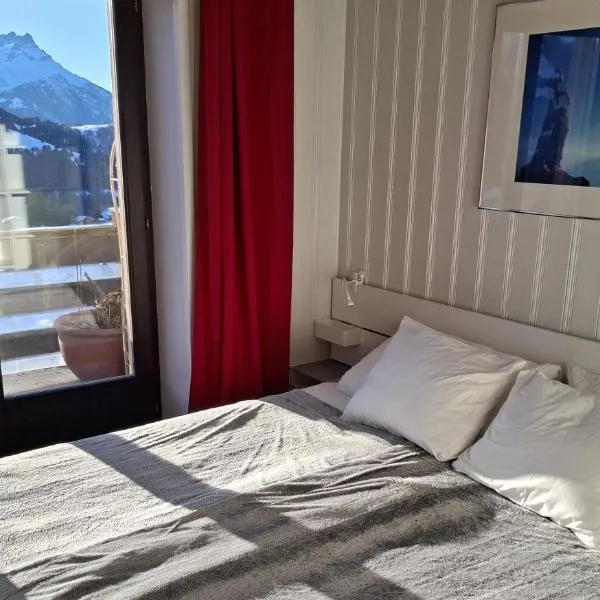 Le Nid d'aigle apt Leysin centre avec forfait piscine sauna jacuzzi en option，位于莱森的酒店
