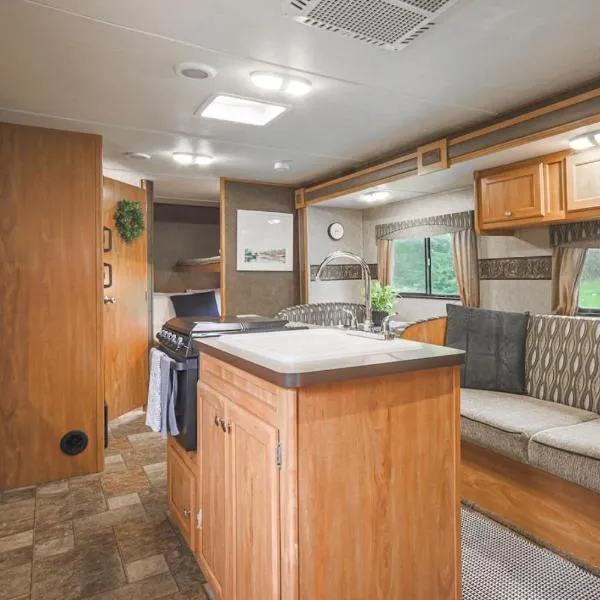 Camper- Relaxing Space After a Day of Hiking，位于哈里森的酒店