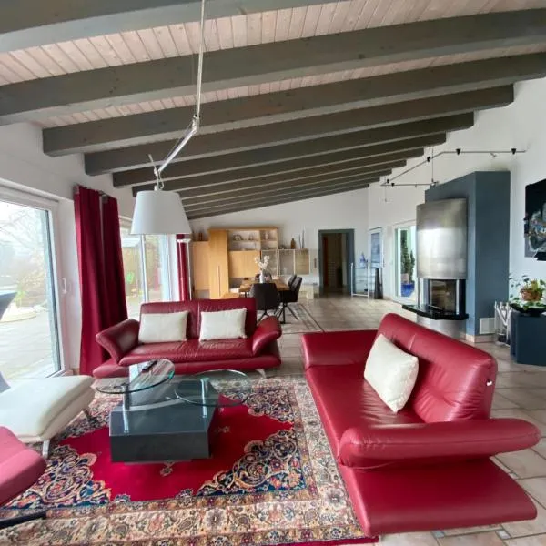Wunderschönes Ferienhaus mit Fernblick, unweit von Limburg und Rhein-Main-Gebiet，位于Hünfelden的酒店