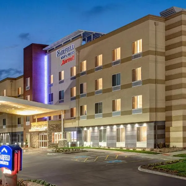 Fairfield Inn & Suites by Marriott Fresno North/Shaw Avenue，位于弗雷斯诺的酒店