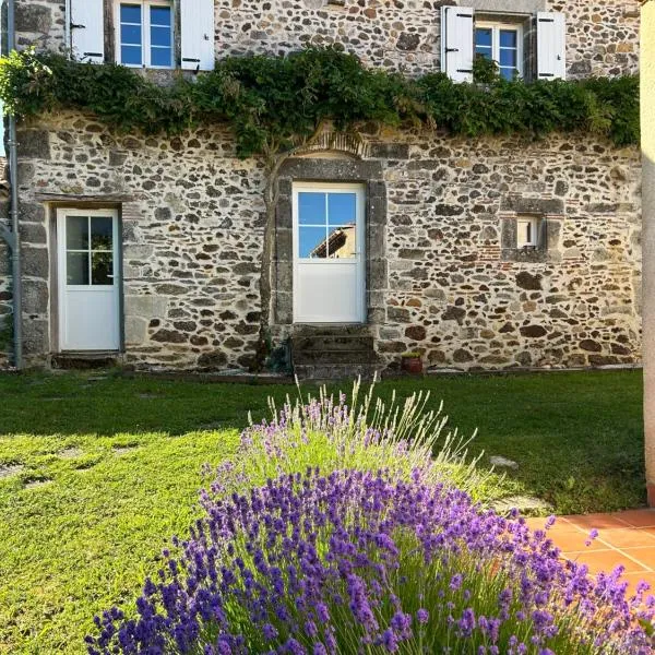 Aux portes du Sidobre，位于Noailhac的酒店