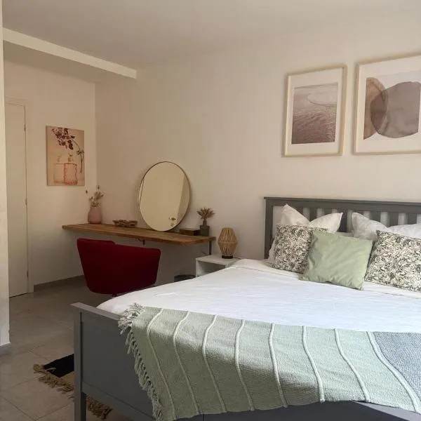 Bas de Villa à 15 min de Nice avec piscine，位于卡罗的酒店