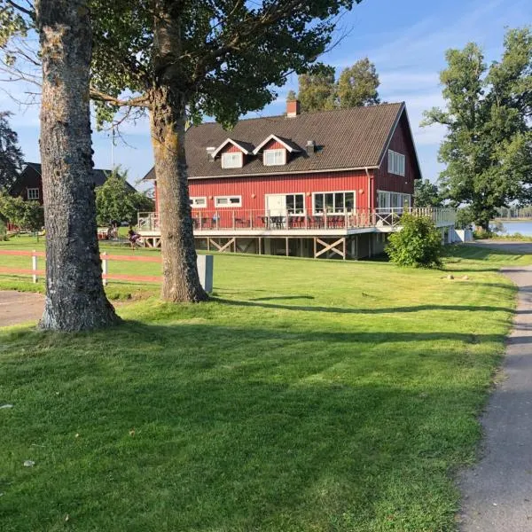 Valnäs Golf Krog & Rum，位于Grums的酒店