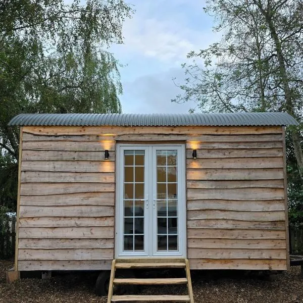 Olive the Shepherds Hut，位于霍宁的酒店