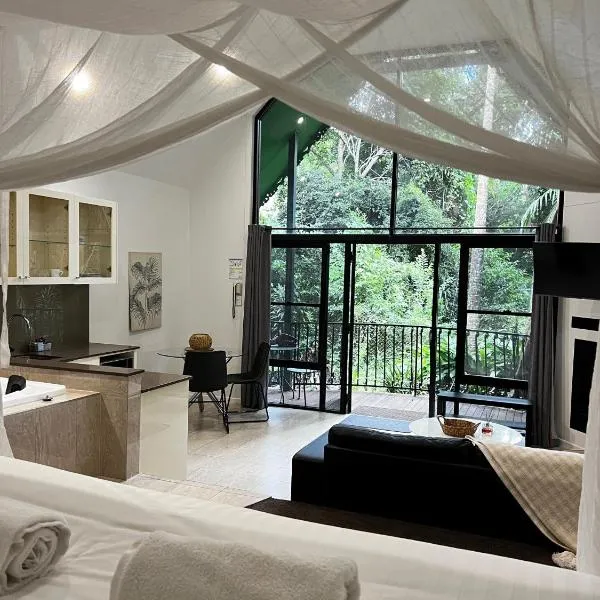 Gallery Walk Chalets - Tamborine Mountain，位于谭伯连山的酒店