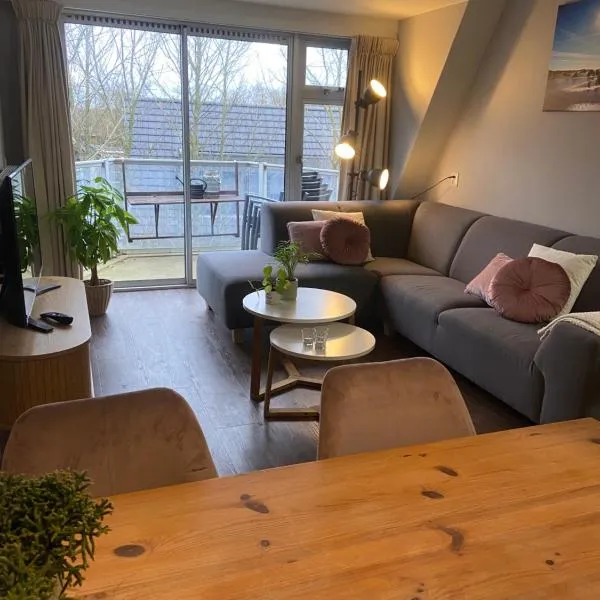 Heerlijk appartement op Texel vlakbij bos en zee.，位于德科赫的酒店