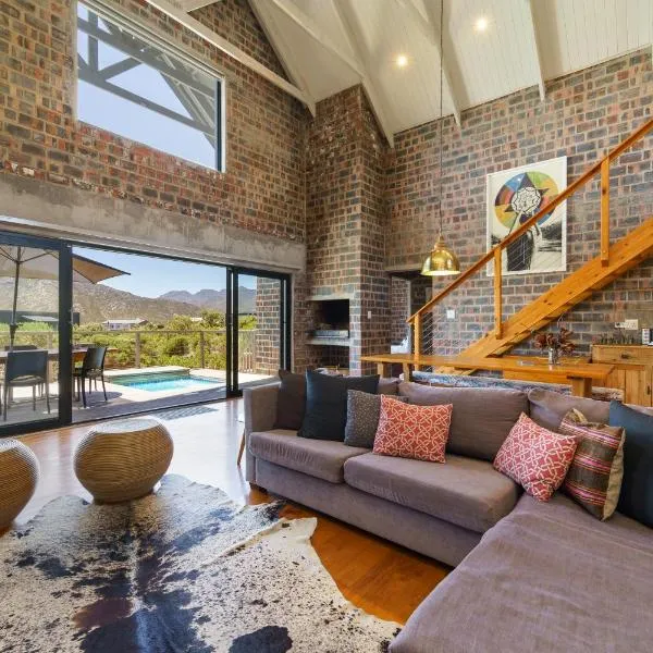 Secure, luxurious with lovely views，位于普林格尔贝伊的酒店