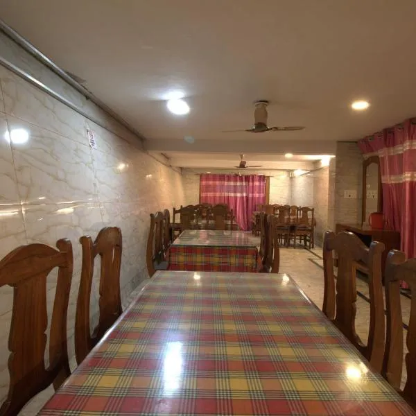 Super Townhouse Rajbagh Near Modern Hospital，位于Baghwānpur的酒店